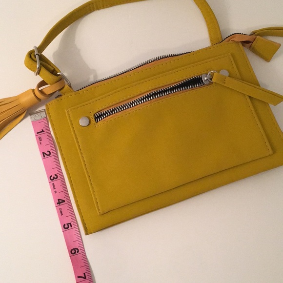 ✅ SOLD Yellow Crossbody Purse (Adjustable Strap) Pleather - Picture 8 of 12